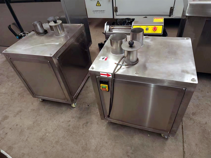 Semi automatic fruit and vegetable slicer